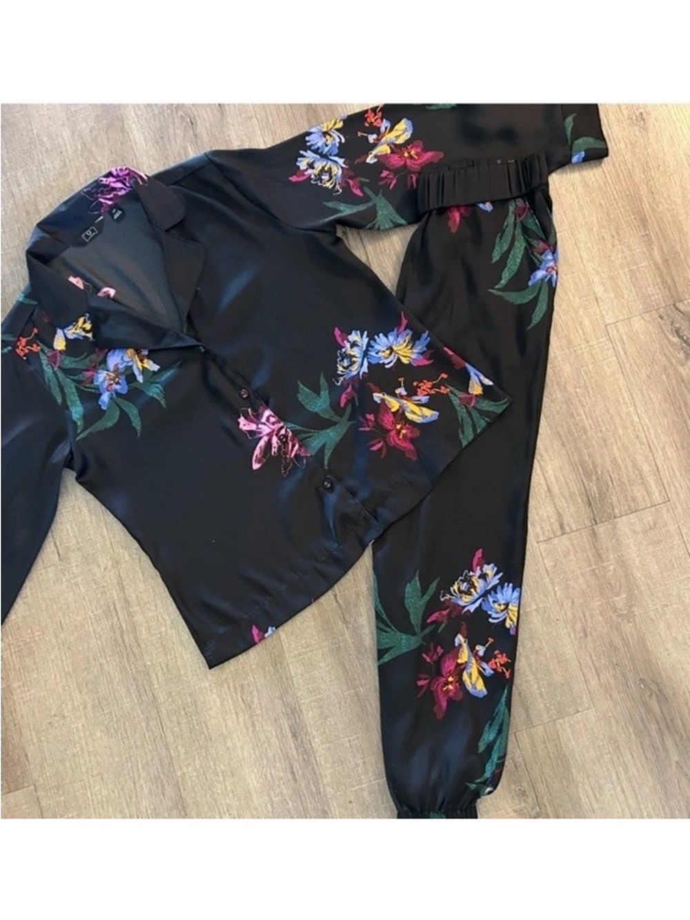 G by Giuliana Pajamas XSP Black Floral Satin Notch Collar Button Front NWOT